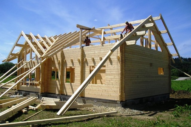 Krov srubového domu