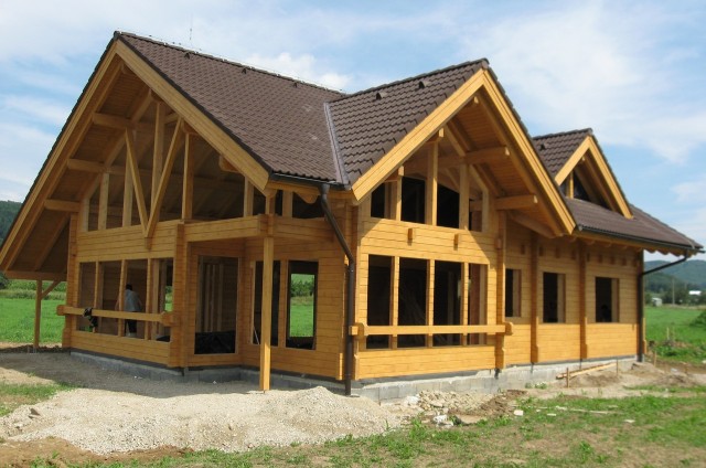 Střešní krytina na srubu