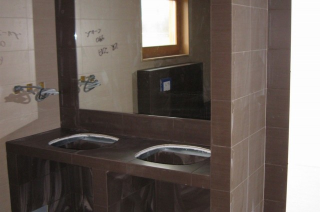 Obkládání koupelny ve srubu