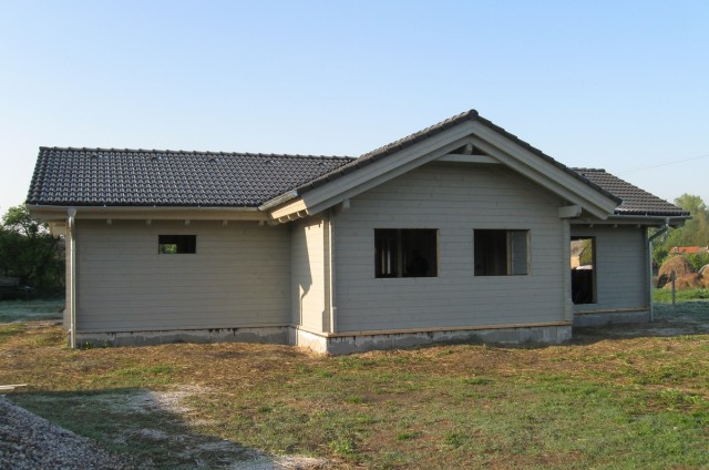 Křížový přízemní srub Louny