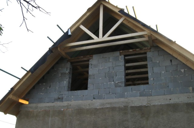 Tesařské, pokrývačské a další stavební práce