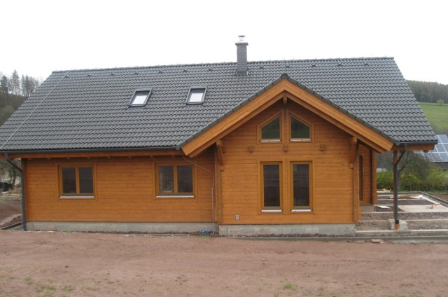 Vyrovnávání terénu kolem srubového domu