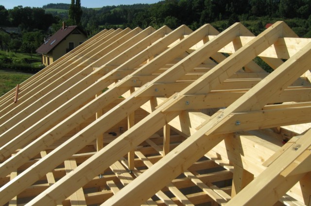 Detail krovu srubového domu