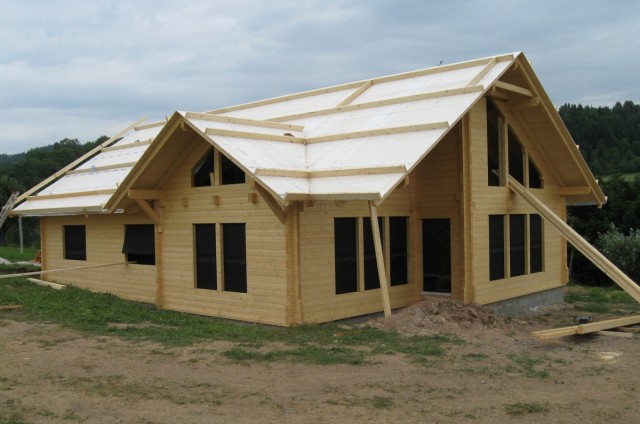 Zateplování střechy srubového domu