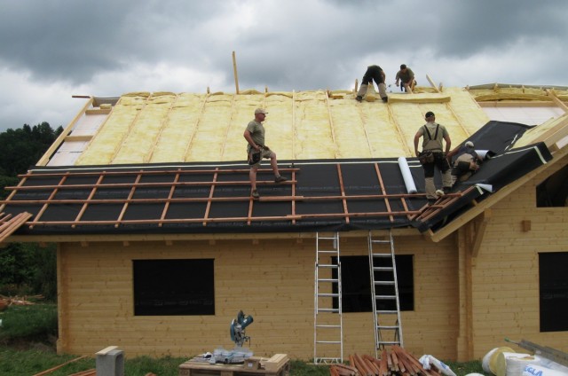 Zateplování střechy srubového domu
