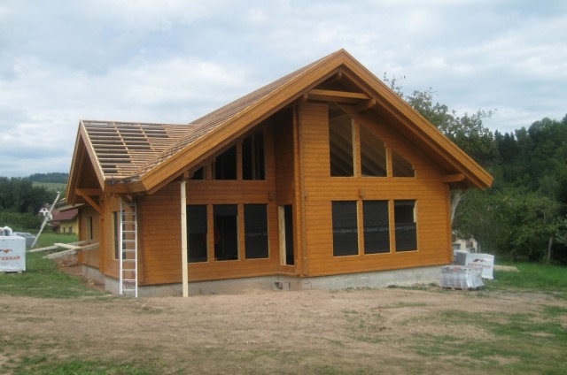 Nátěr srubového domu