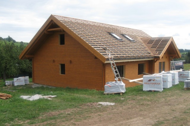 Střešní okna srubového domu