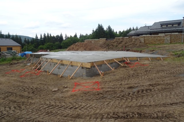 Základová deska srubu