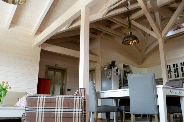 Interiér dřevěného srubu - říjen 2013