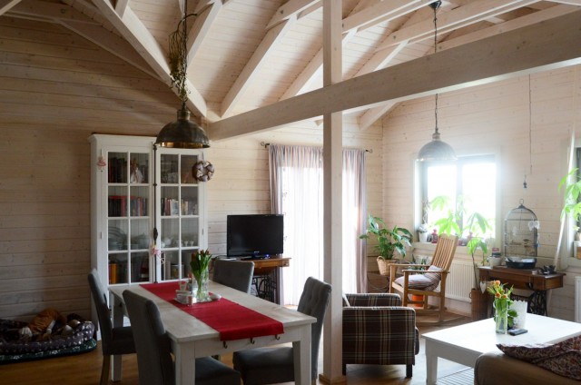 Interiér dřevěného srubu - říjen 2013