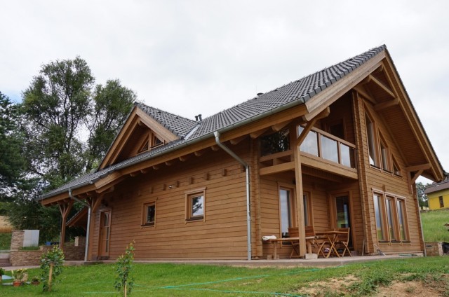 Exteriér dřevěného srubu Boskovice - srpen 2014