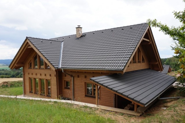 Exteriér dřevěného srubu Boskovice - srpen 2014