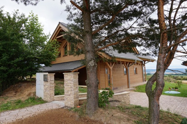 Exteriér dřevěného srubu Boskovice - srpen 2014