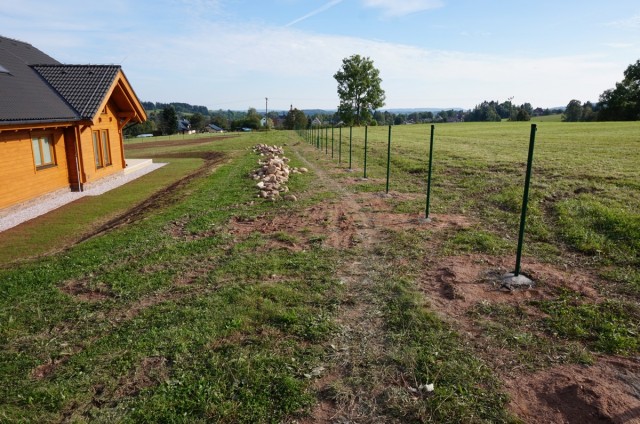 Oplocení srubu - září 2014