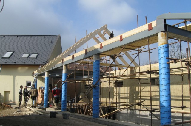 Tesařské, pokrývačské a další stavební práce