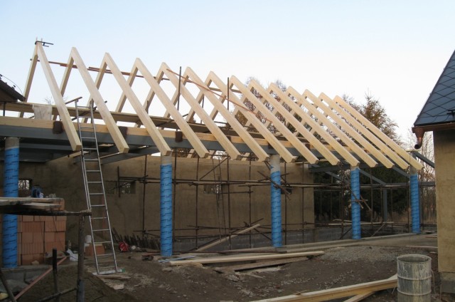 Tesařské, pokrývačské a další stavební práce