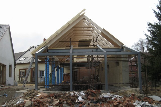 Tesařské, pokrývačské a další stavební práce