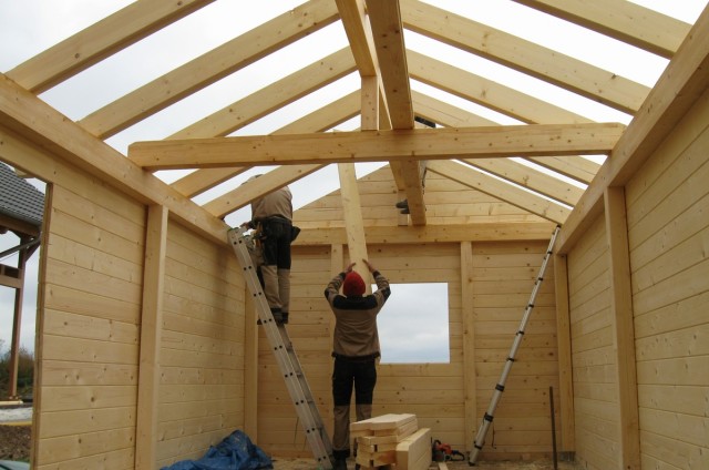 Tesařské, pokrývačské a další stavební práce