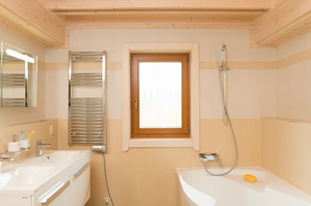 Koupelna srubového domu