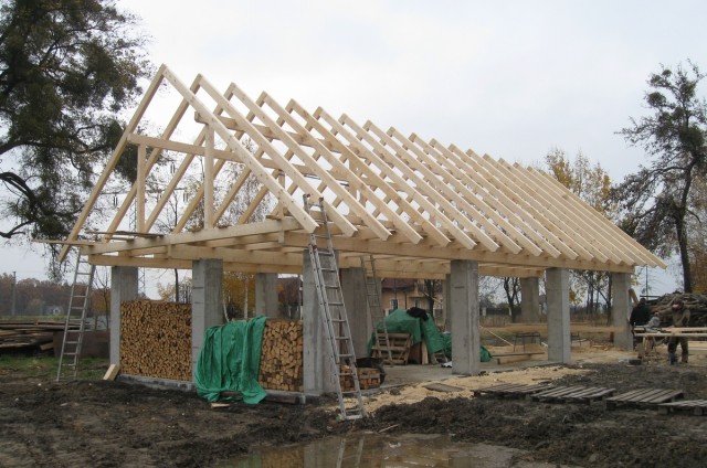 Tesařské, pokrývačské a další stavební práce