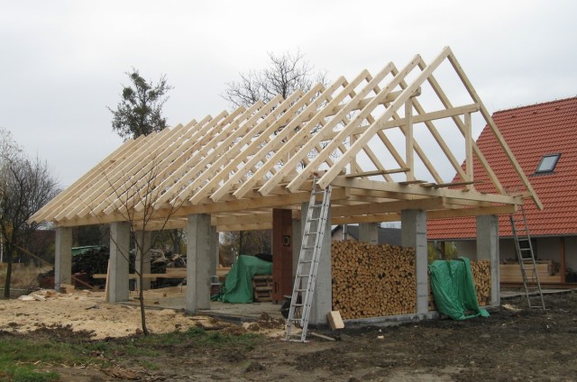 Tesařské, pokrývačské a další stavební práce