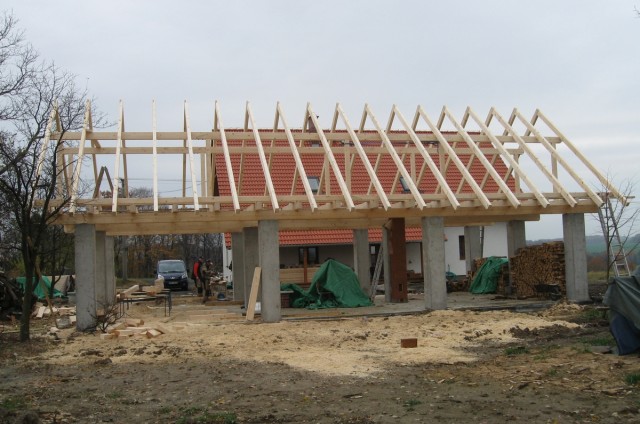 Tesařské, pokrývačské a další stavební práce