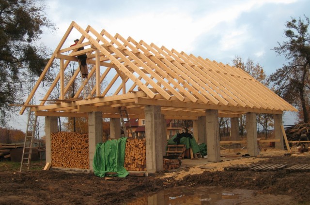 Tesařské, pokrývačské a další stavební práce