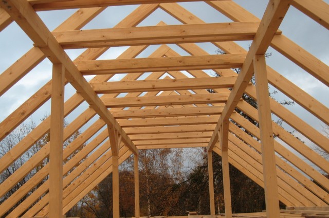 Tesařské, pokrývačské a další stavební práce