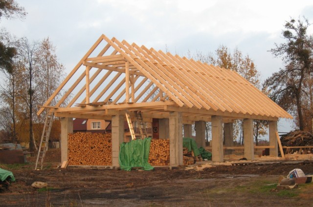 Tesařské, pokrývačské a další stavební práce