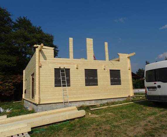 Dřevěný dům s proskleným štítem Náchod