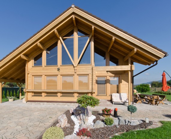 Prosklený štít s terasou u srubu Kotešová