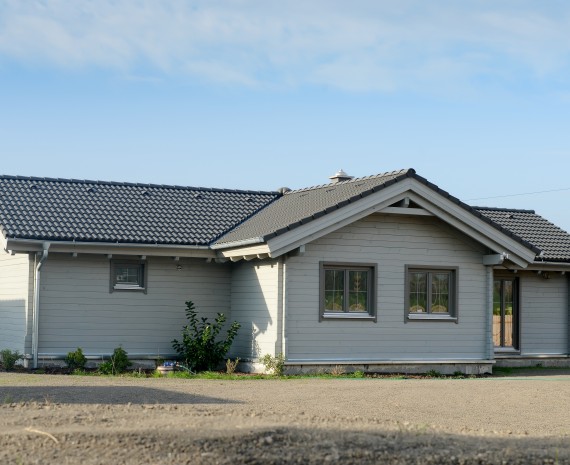 Křížový přízemní srub Louny