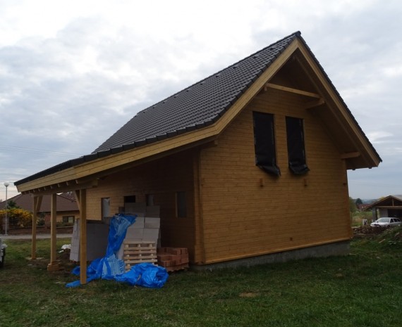 Dřevěný dům s proskleným štítem Náchod