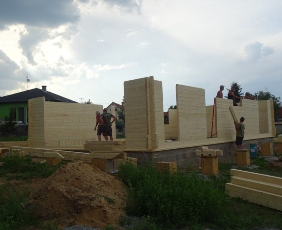 Útulný srubový dům