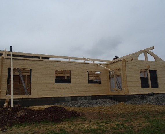 Realizace krovu srubu