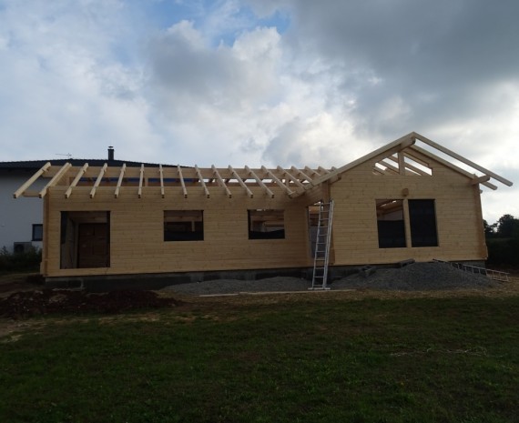 Realizace krovu srubu