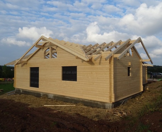 Realizace krovu srubu