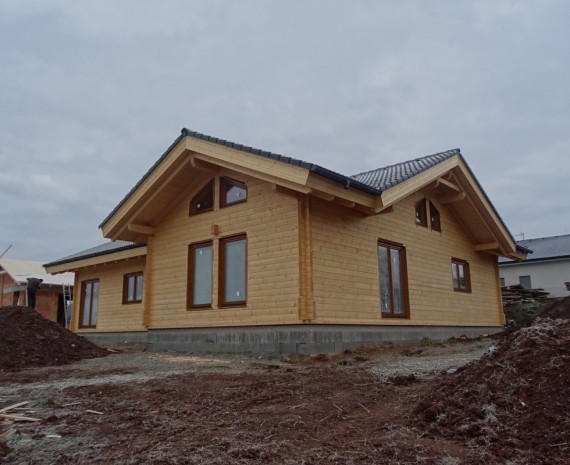 Srubový bungalov na Jižní Moravě