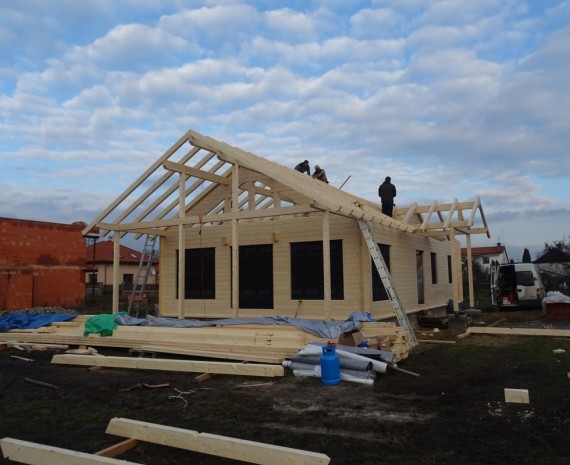 Krov na srubovém domě