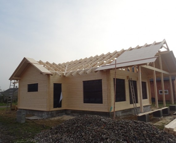 Krov na srubovém domě