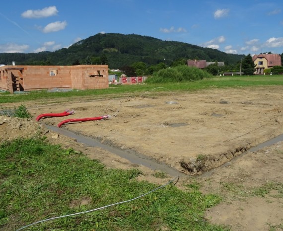 Výkop základů dřevostavby
