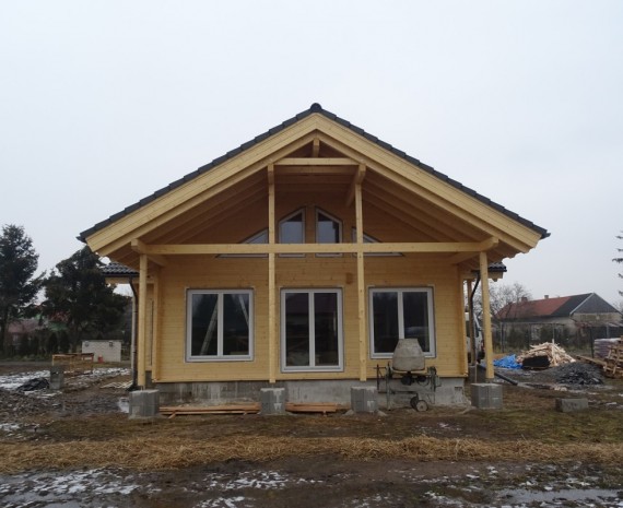 Osazení oken na srubový dům