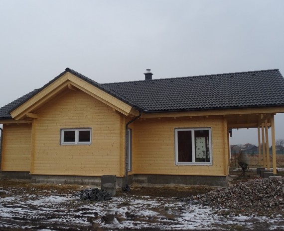 Osazení oken na srubový dům - boční pohled