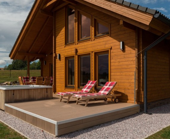 Odpočinek na terase srubu