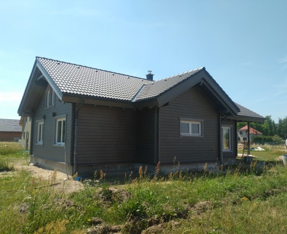 Boční pohled na srub s výklenkem