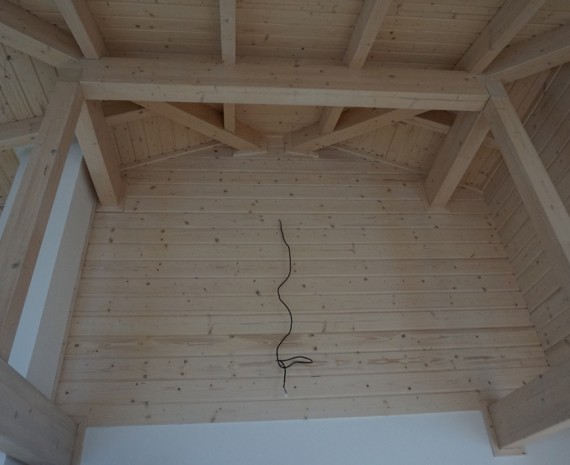 Detail pohledového krovu srubu