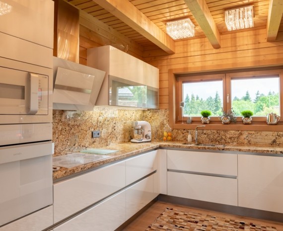 Kuchyňský kout ve srubu