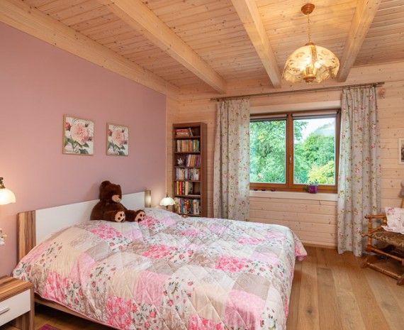 Pokoj pro hosty ve srubovém domě