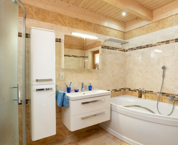 Srubový dům a koupelna