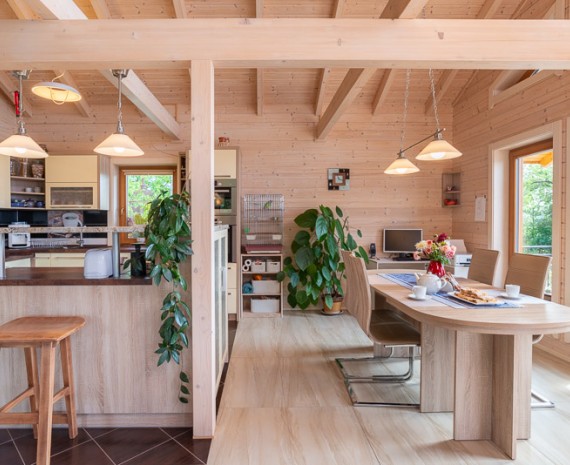Srubový dům a jeho jídelna